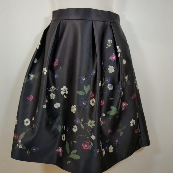 H&M Women's Floral A-Line Skirt With Pockets, Size 10 - Picture 2 of 9